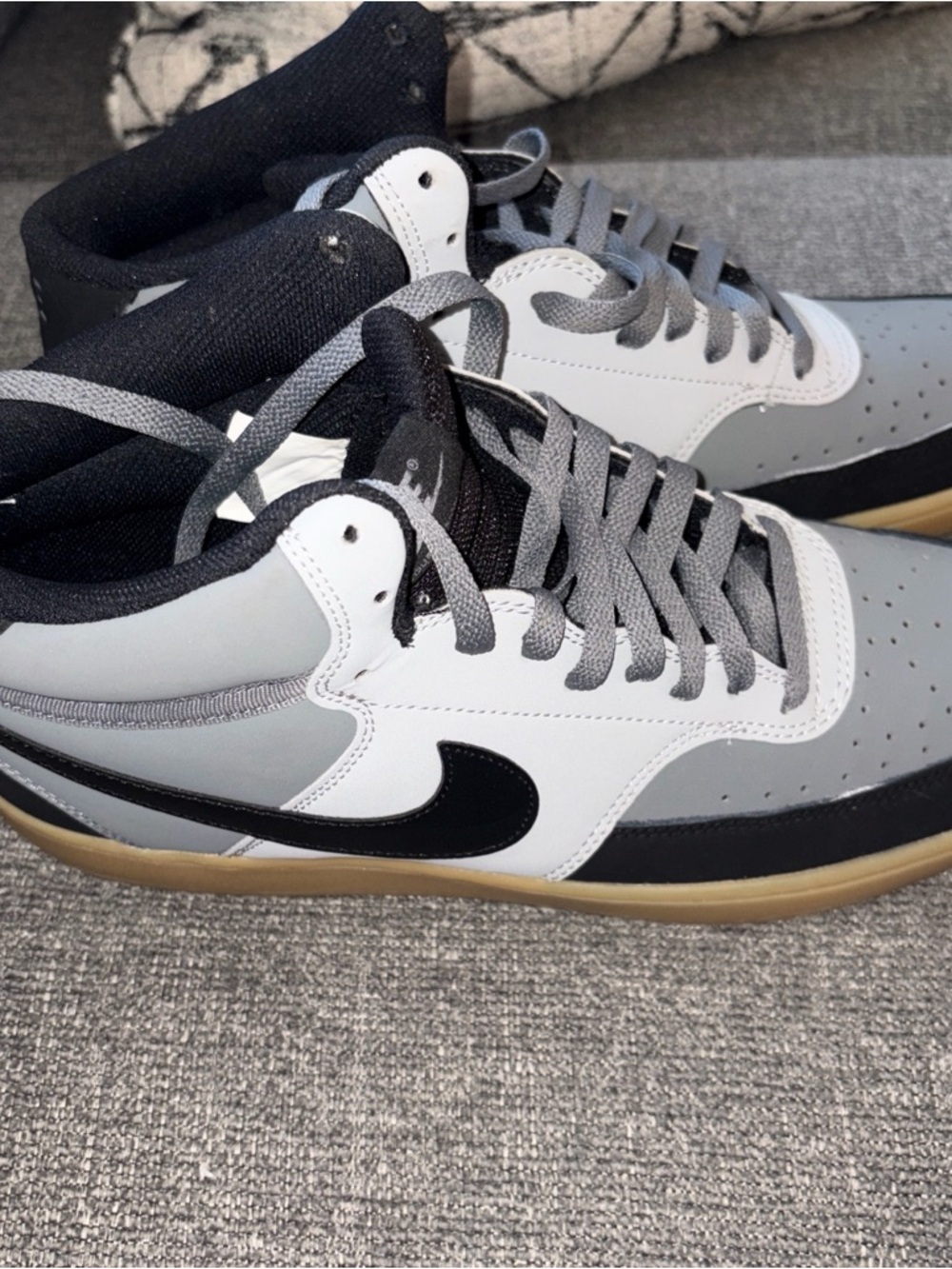 New Nike Men’s Gray, White & Black Mid-Top Sneakers with Gum Sole Size:11.5